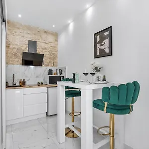 2 - Hyper Centre - Air-conditioned - Terrace - Quiet - Tramway - Equipped Kitchen - Wifi Appartamento